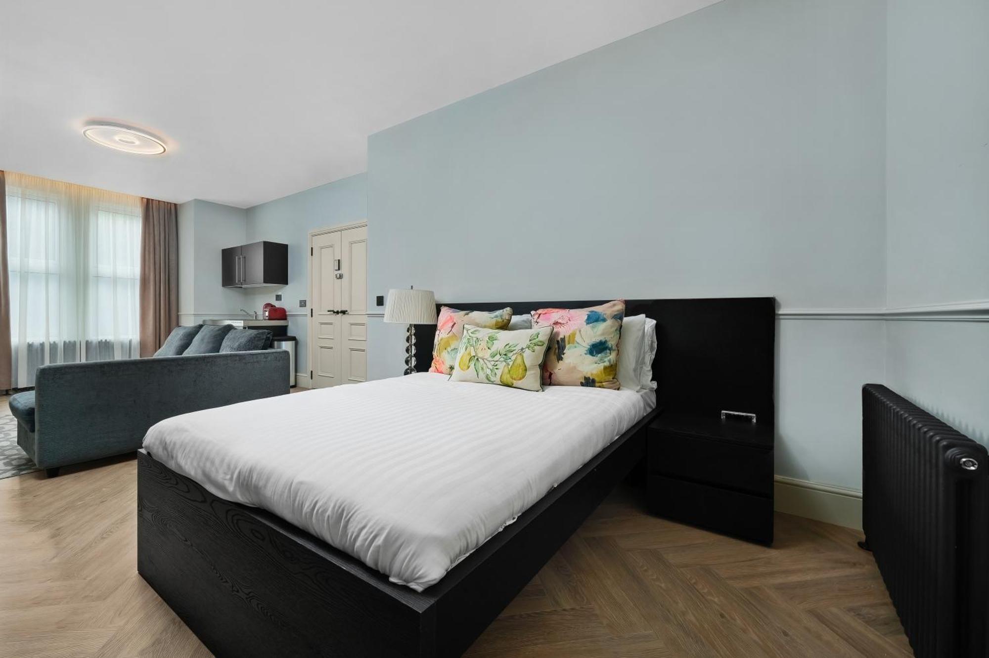 Nine Elms Modern Apartment London
