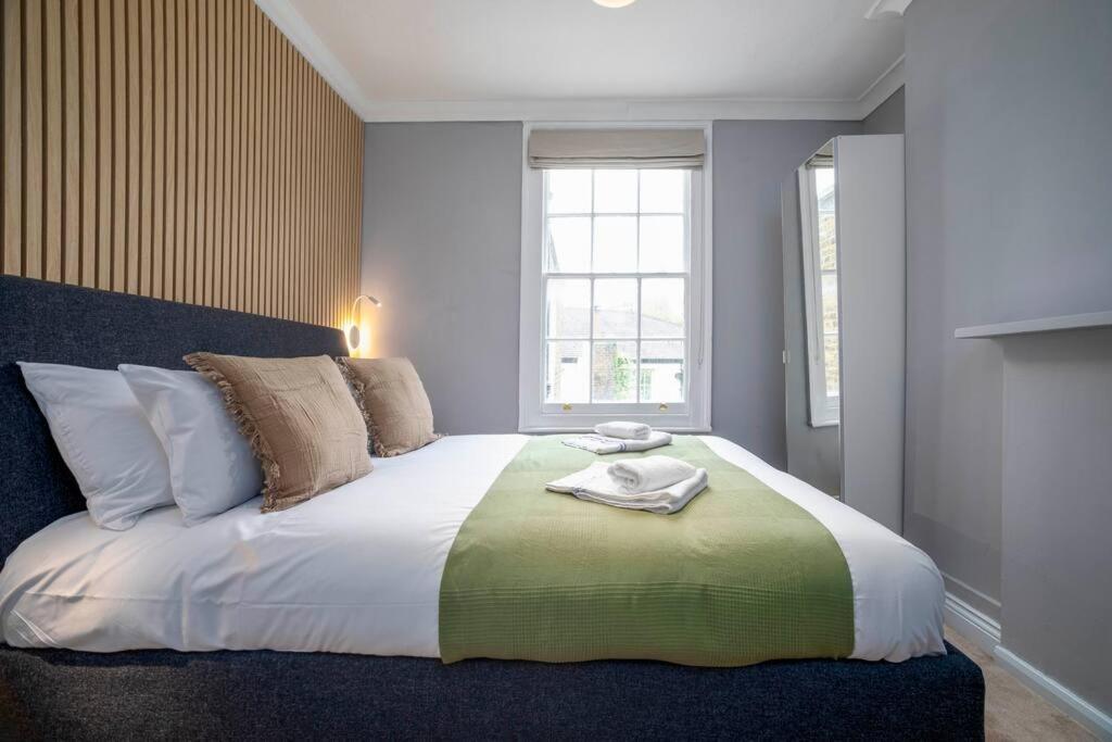 2 Bedroom Flat In Notting Hill *