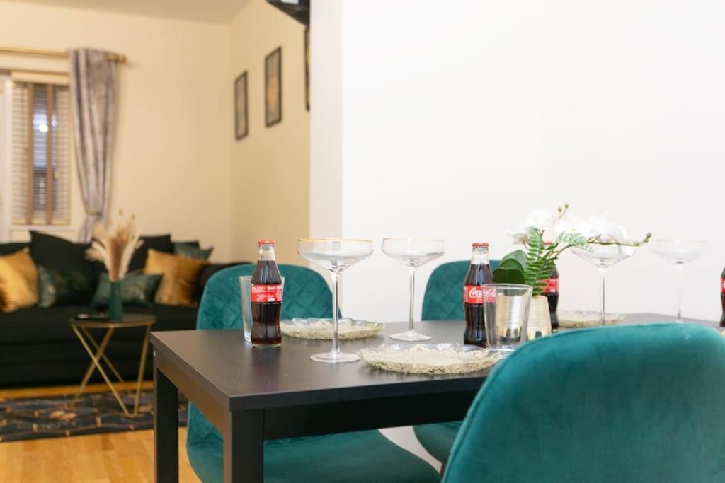 Apartment Roomy Bliss - Your Home Away *
