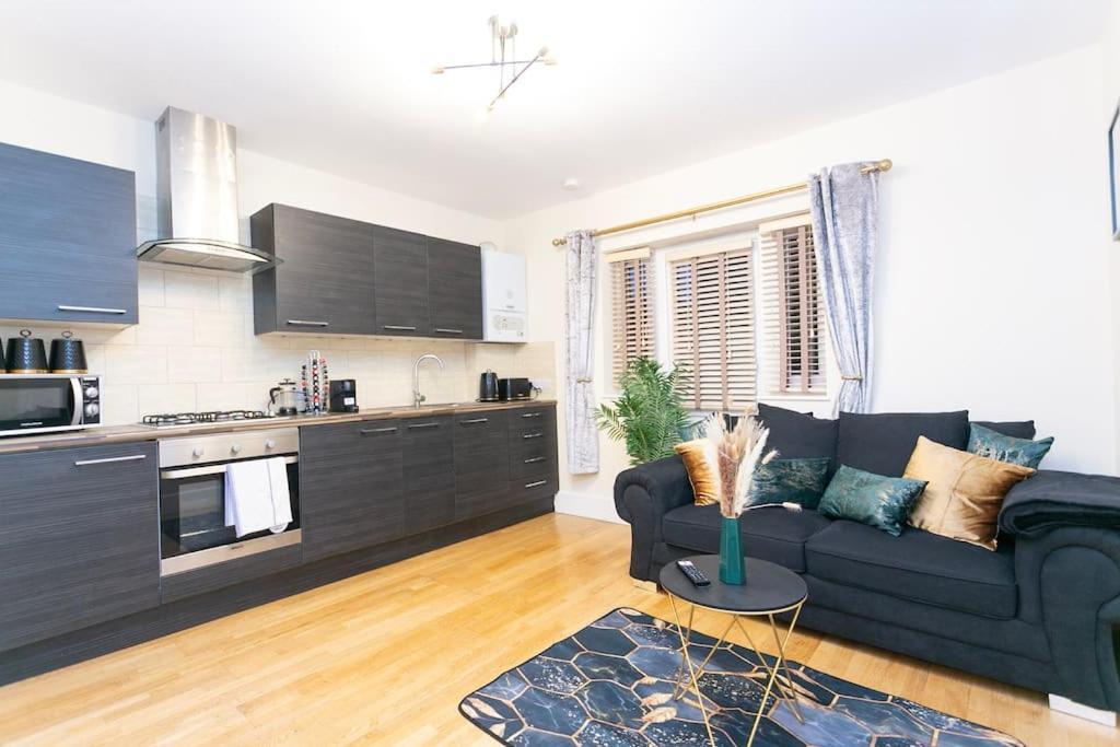 Roomy Bliss - Your Home Away *