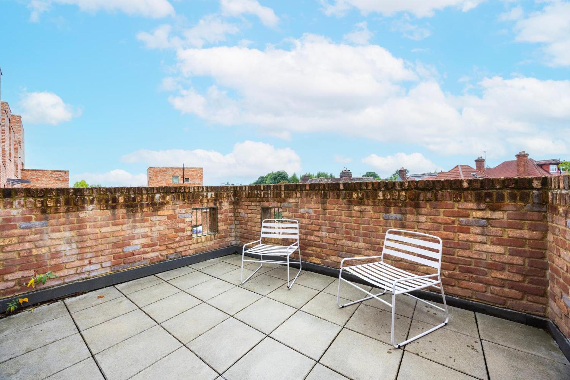 Modern 3 Bedroom House With Balconies & Parking Apartment *