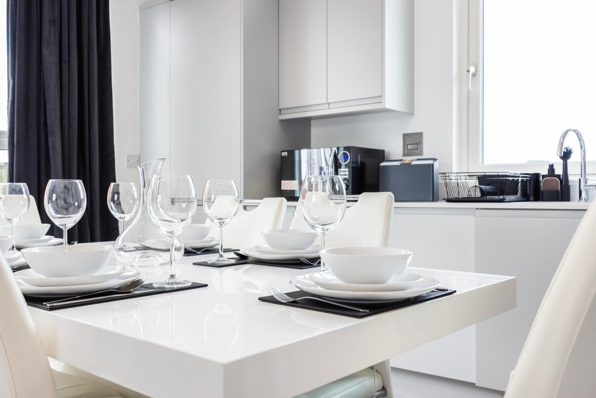Modern 3 Bedroom House With Balconies & Parking Apartment