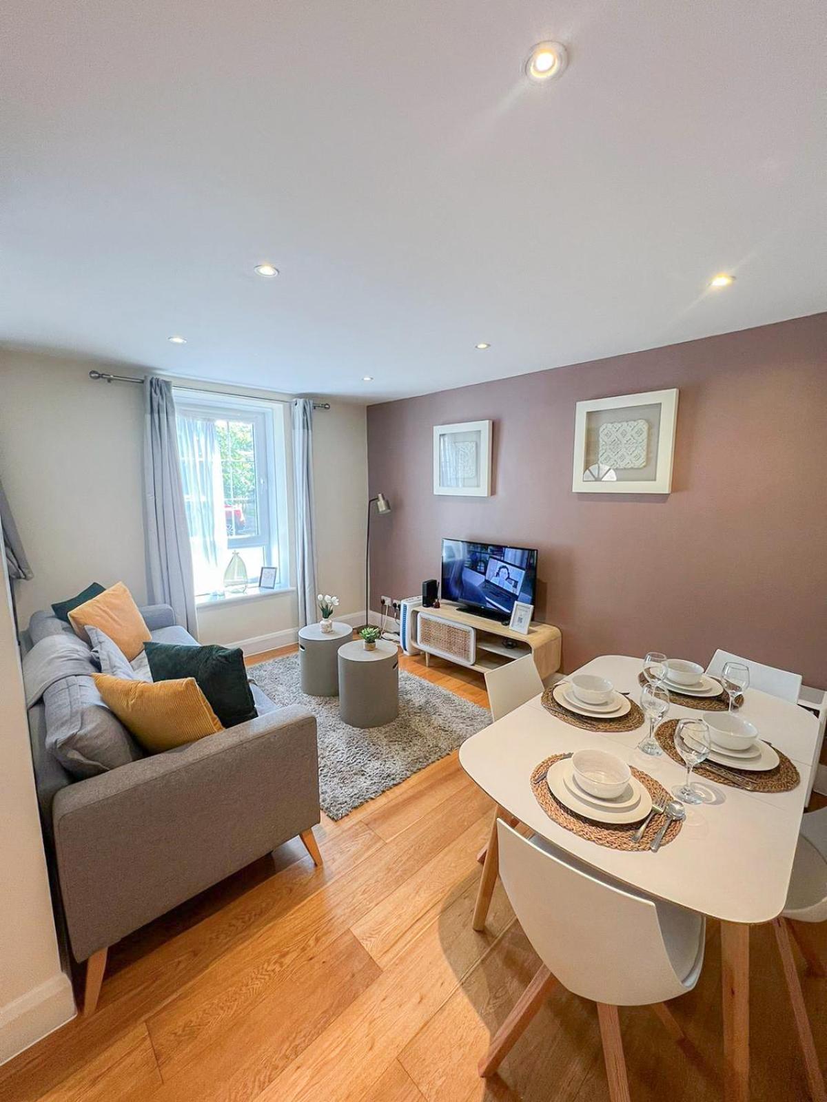 Appartement Refined 2 Bedroom Flat Few Steps From The Oval *