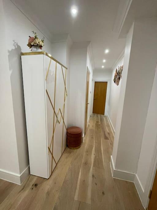 3 Bed Smart - Canary Wharf Apartment