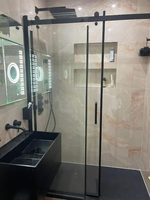 3 Bed Smart - Canary Wharf Apartment