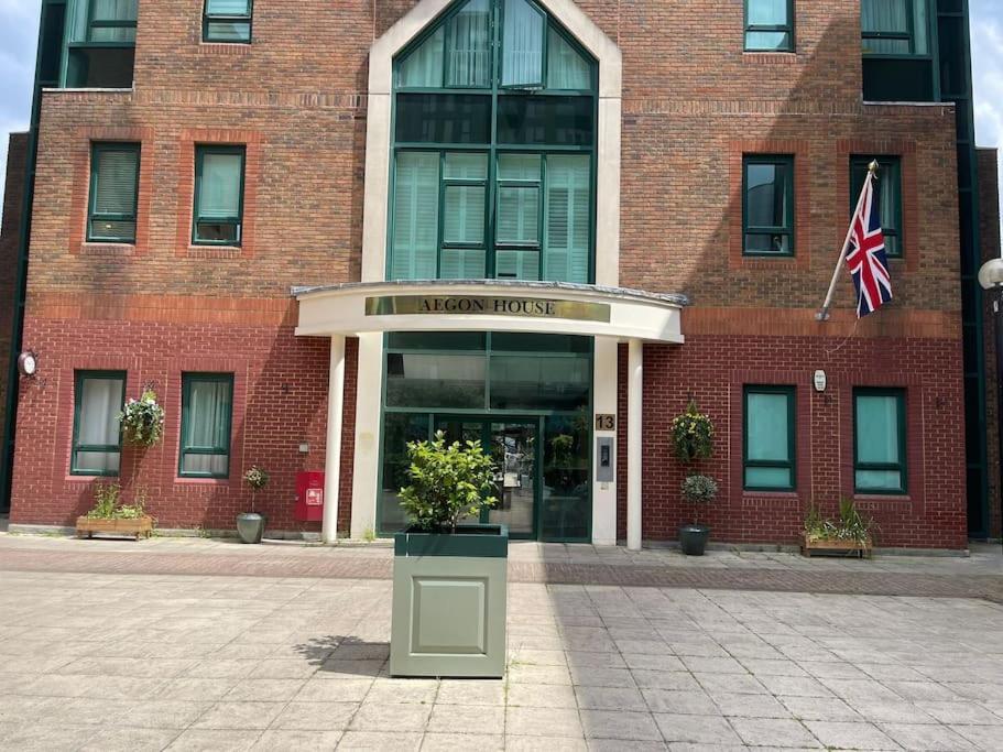 3 Bed Smart - Canary Wharf Apartment London