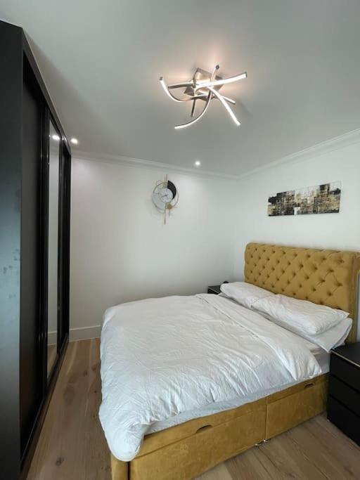 3 Bed Smart - Canary Wharf Apartment