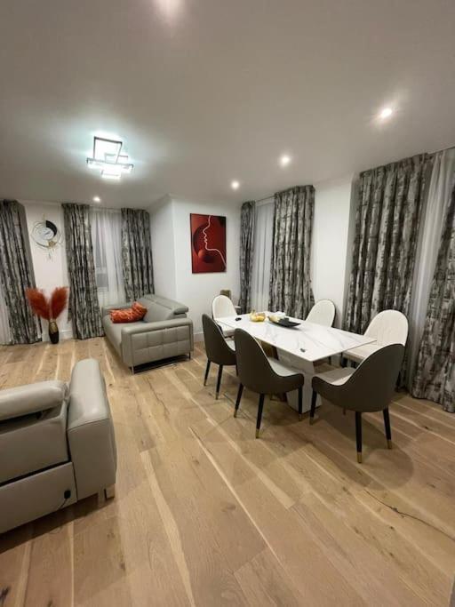 3 Bed Smart - Canary Wharf London