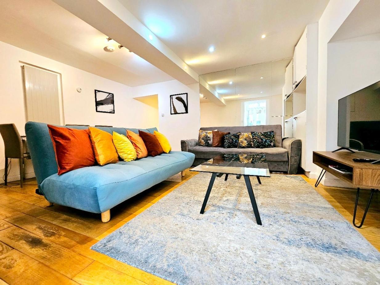 Charming Hyde Park Private With Back Patio By Lancaster Gate And Paddington Station Apartment