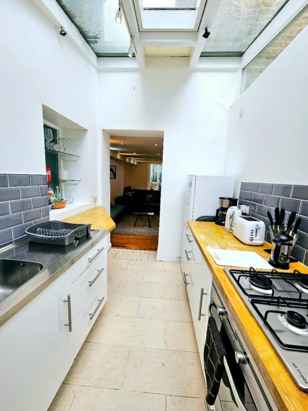Charming Hyde Park Private With Back Patio By Lancaster Gate And Paddington Station Apartment London