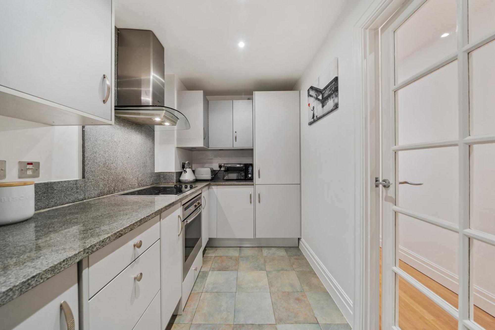 Apartment 2 Bedroom In Hoxton Square, Shoreditch, London, N1 *