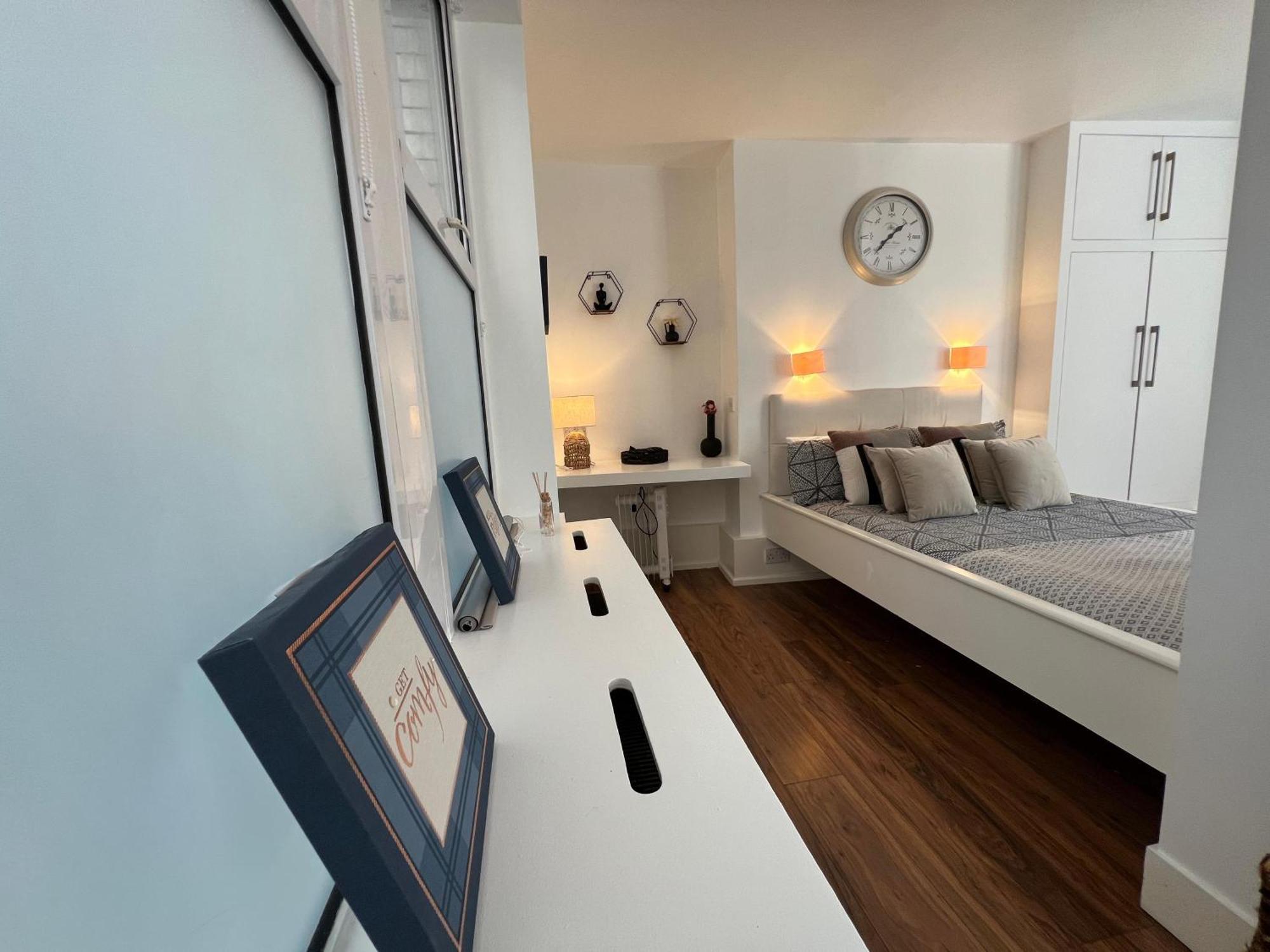 Apartment White Glasshouse Yard 1fl London