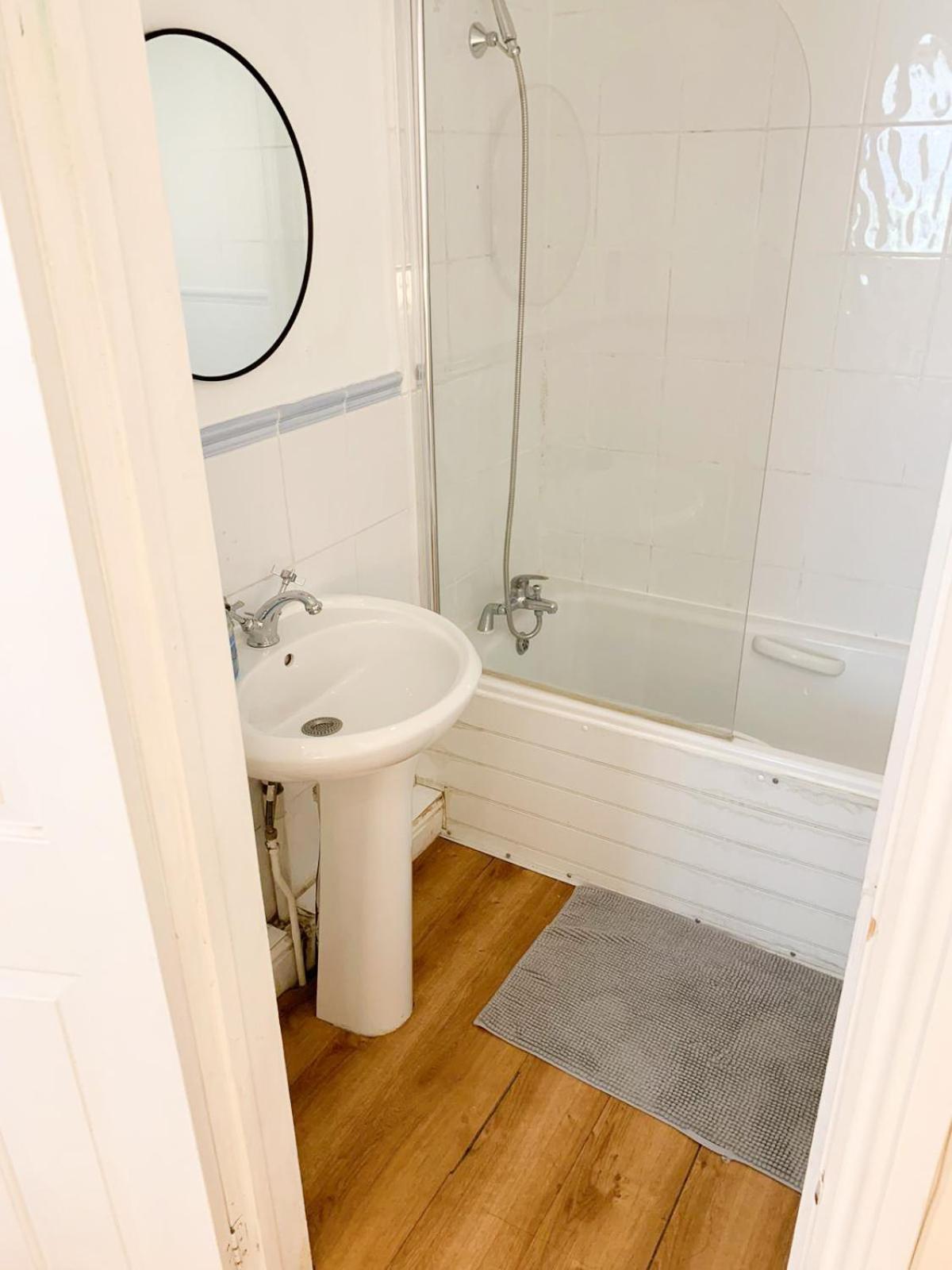 Lovely 1 Bedroom Flat In West Kensington London, Shepherd's Bush Apartamento *