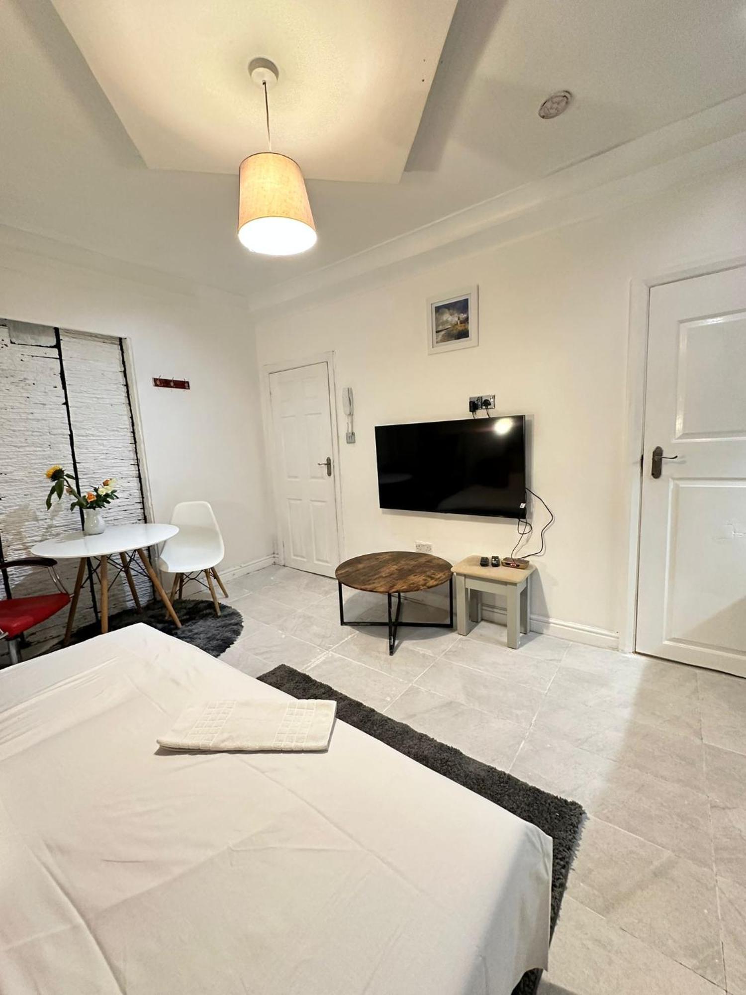 Bell Street Apartment