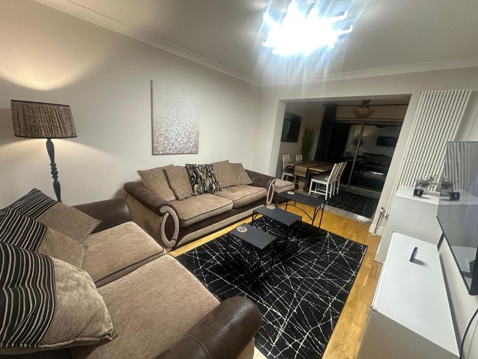 Cheviot 2 Bed Londen