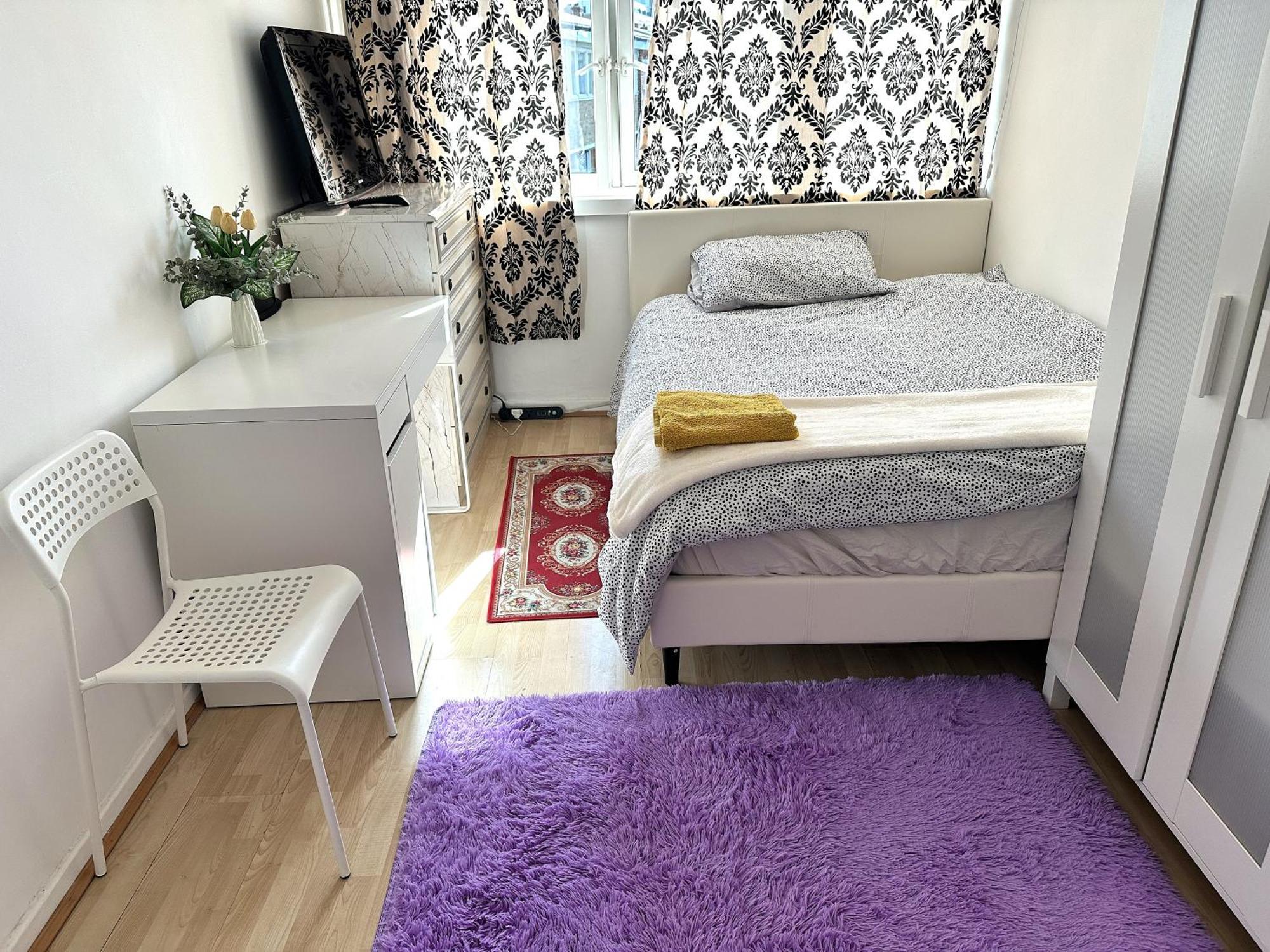 Excellent Double In Cheap Rate Around London