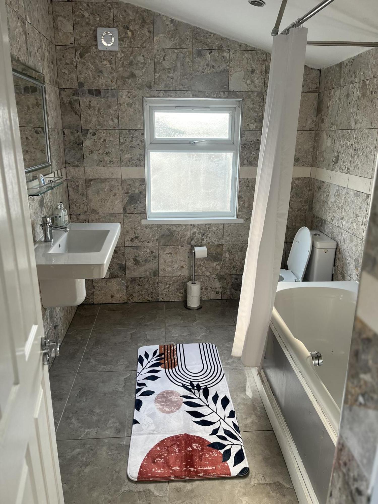 Reach Retreat Spacious 4bed House Startford Maryland Great Transport Links * London