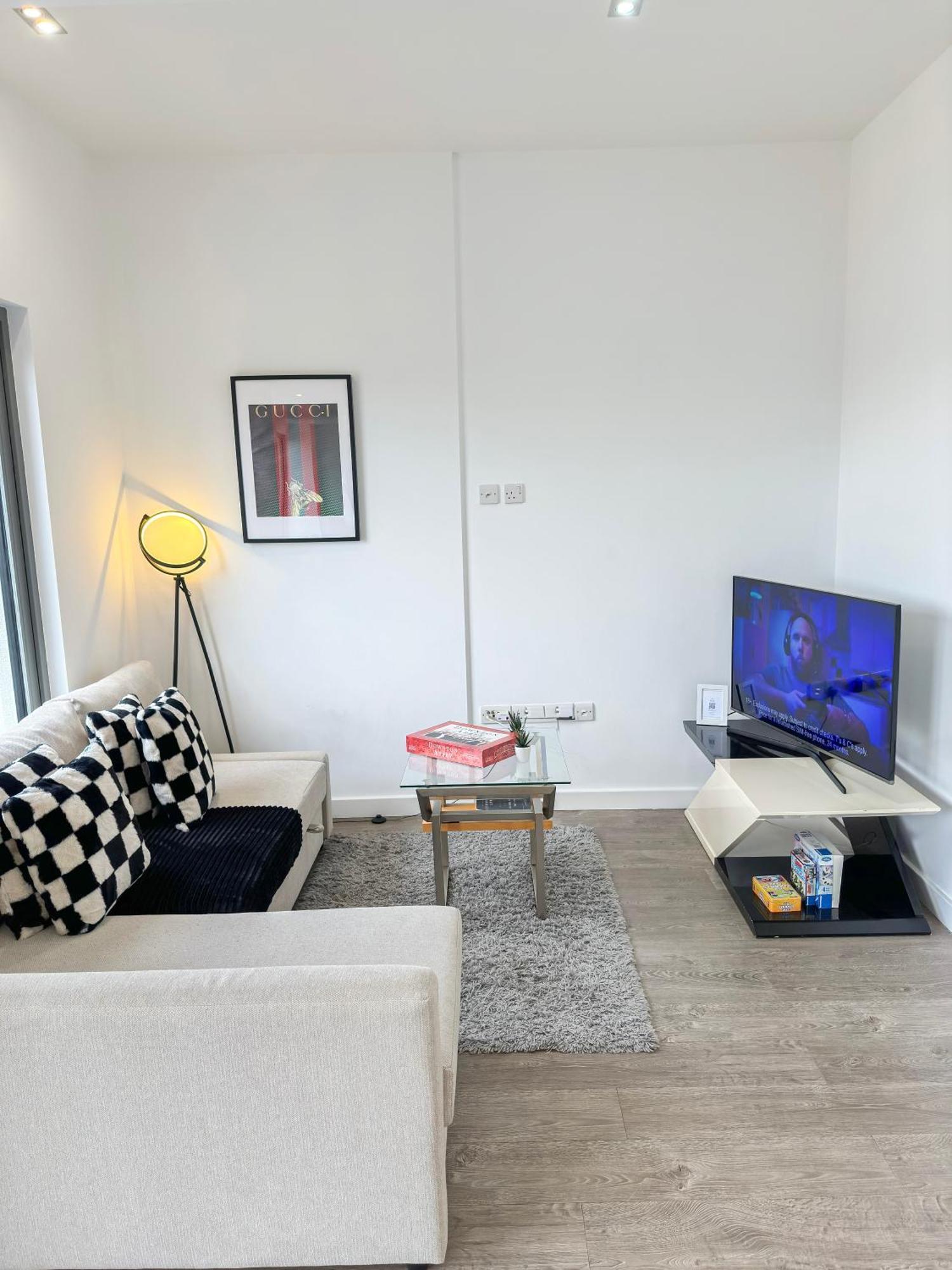 Apartment Contemporary With Private Terraces In Shoreditch, Hoxton, Islington