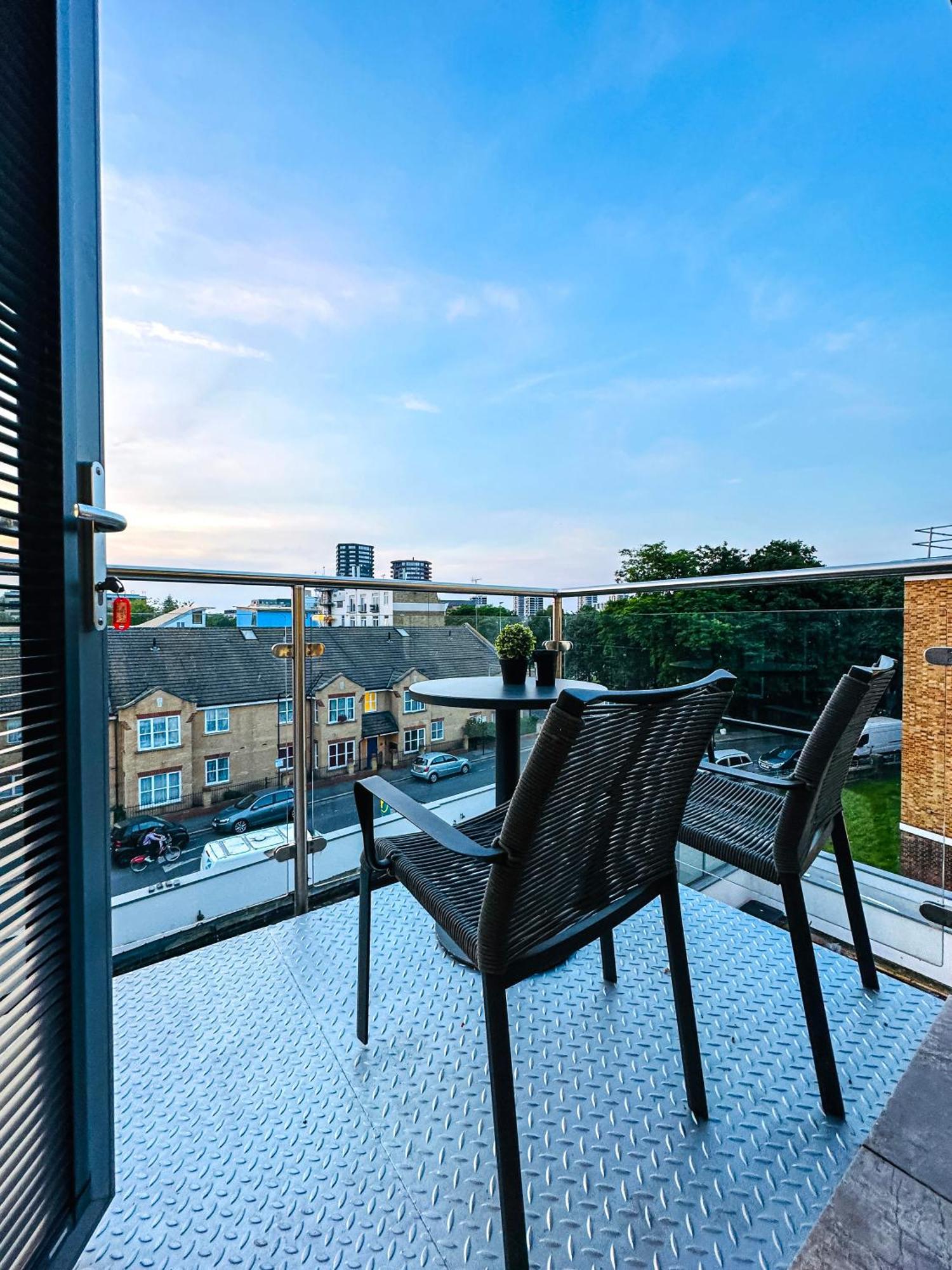 Apartment Contemporary With Private Terraces In Shoreditch, Hoxton, Islington *