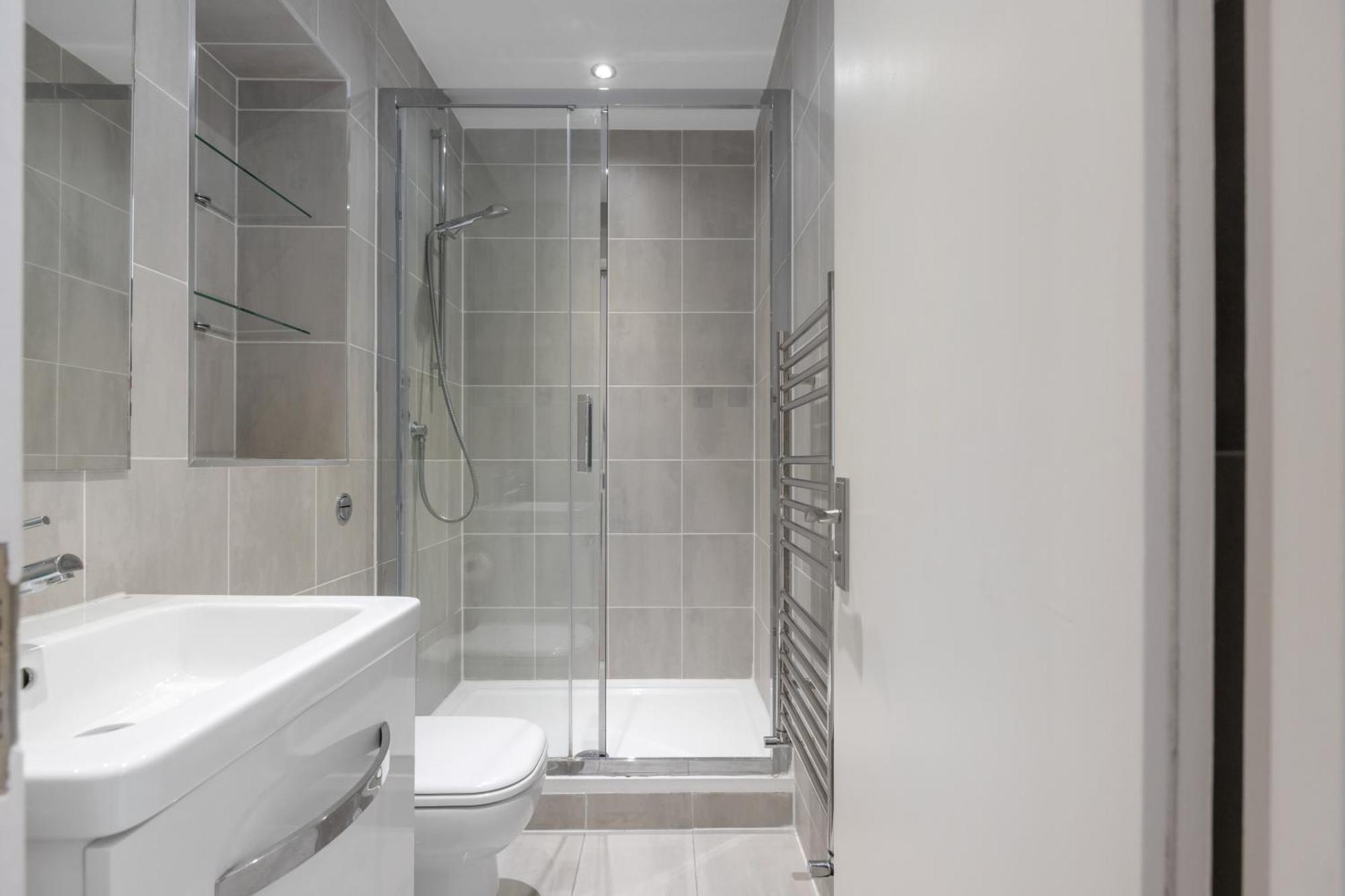 Vakantiehuis 4 Bed 2 Bath - Modern Flat Right On Columbia Road! *
