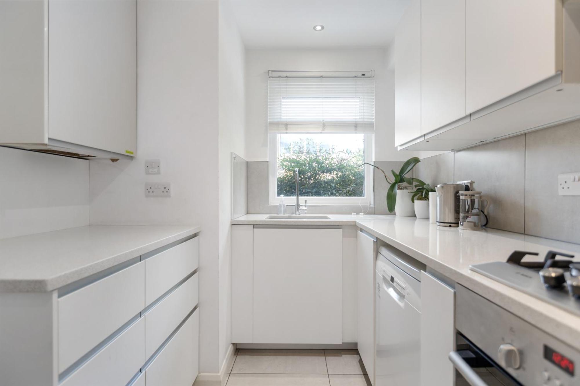 4 Bed 2 Bath - Modern Flat Right On Columbia Road! Londen