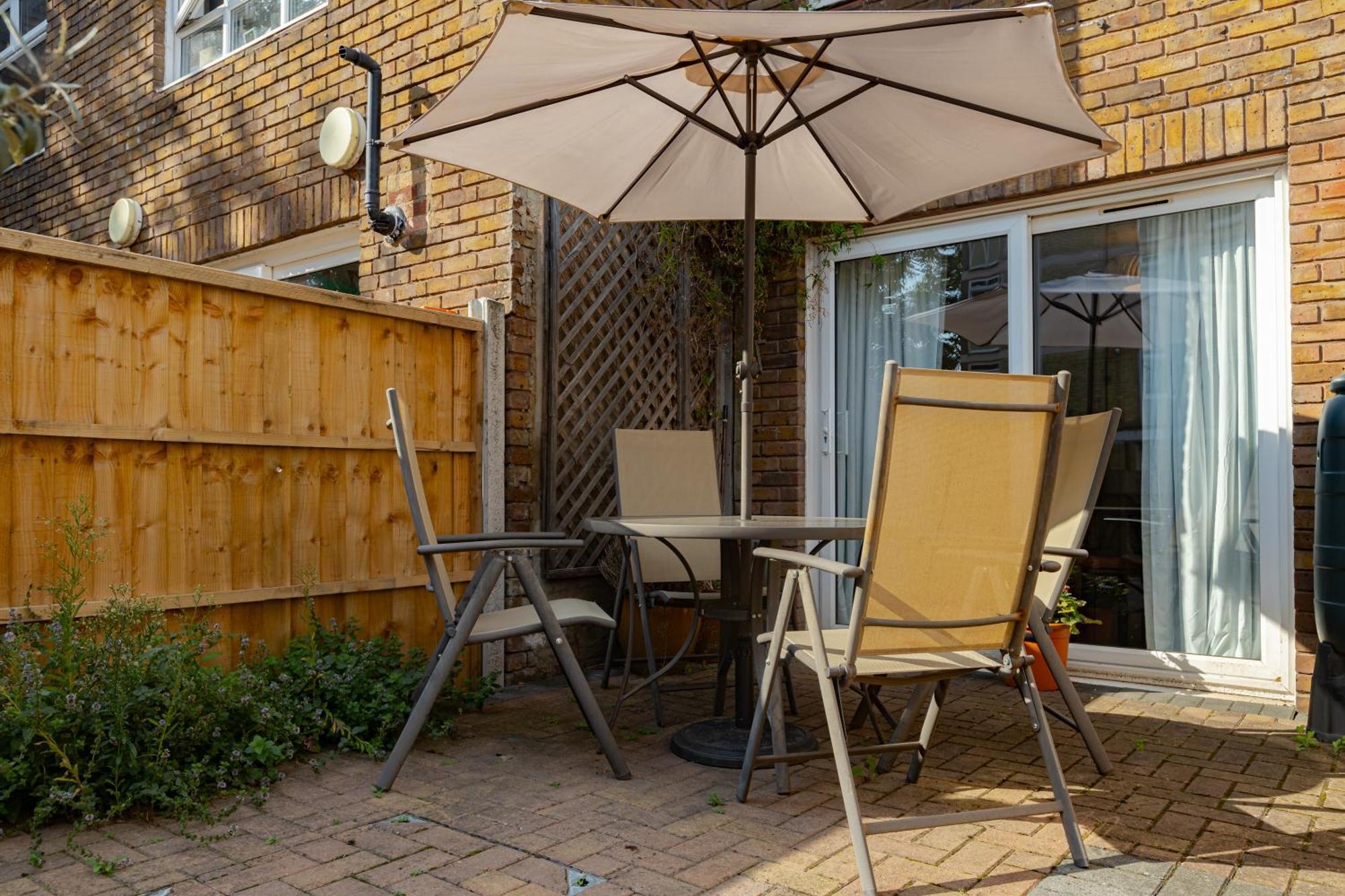 4 Bed 2 Bath - Modern Flat Right On Columbia Road! Londen