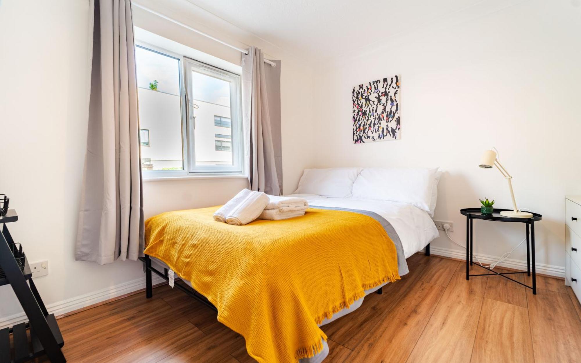 Bright And Spacious Flat With Free Parking Appartement