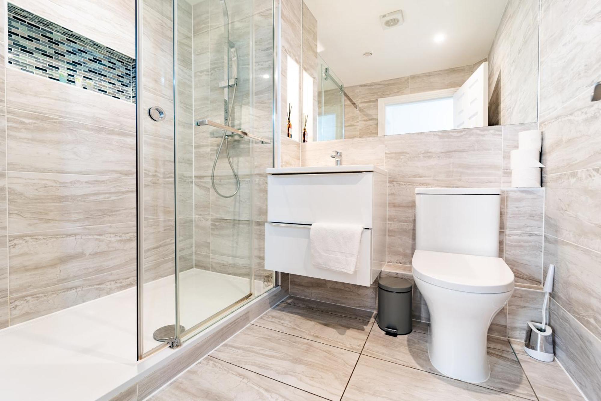Appartement Bright And Spacious Flat With Free Parking