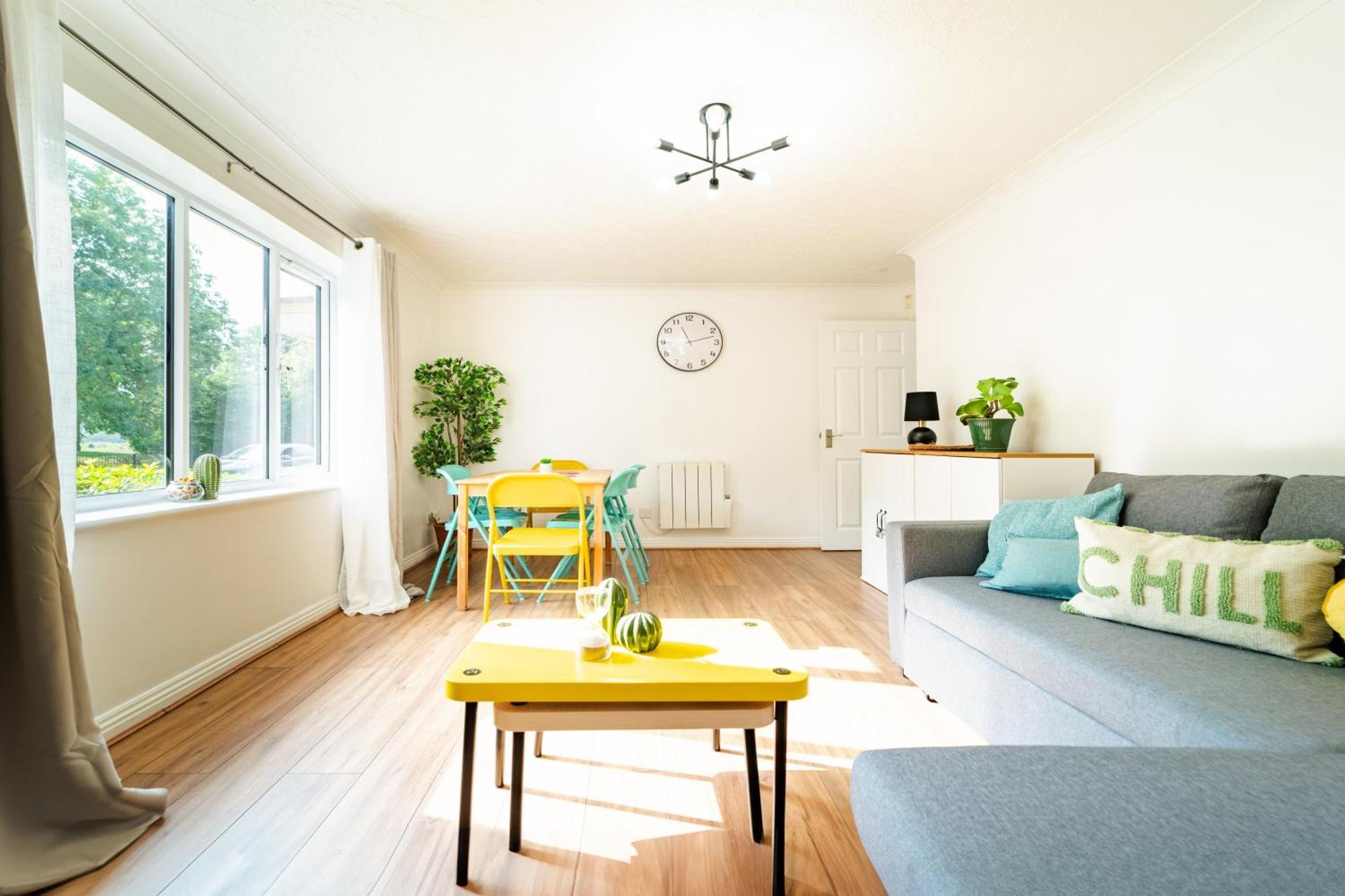 Bright And Spacious Flat With Free Parking Appartement *