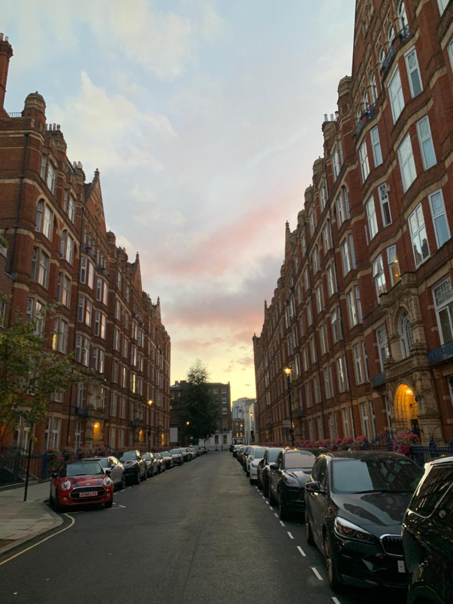 Baker Street 3 Bedroom And 3 Bathroom Fabulous Flat * London