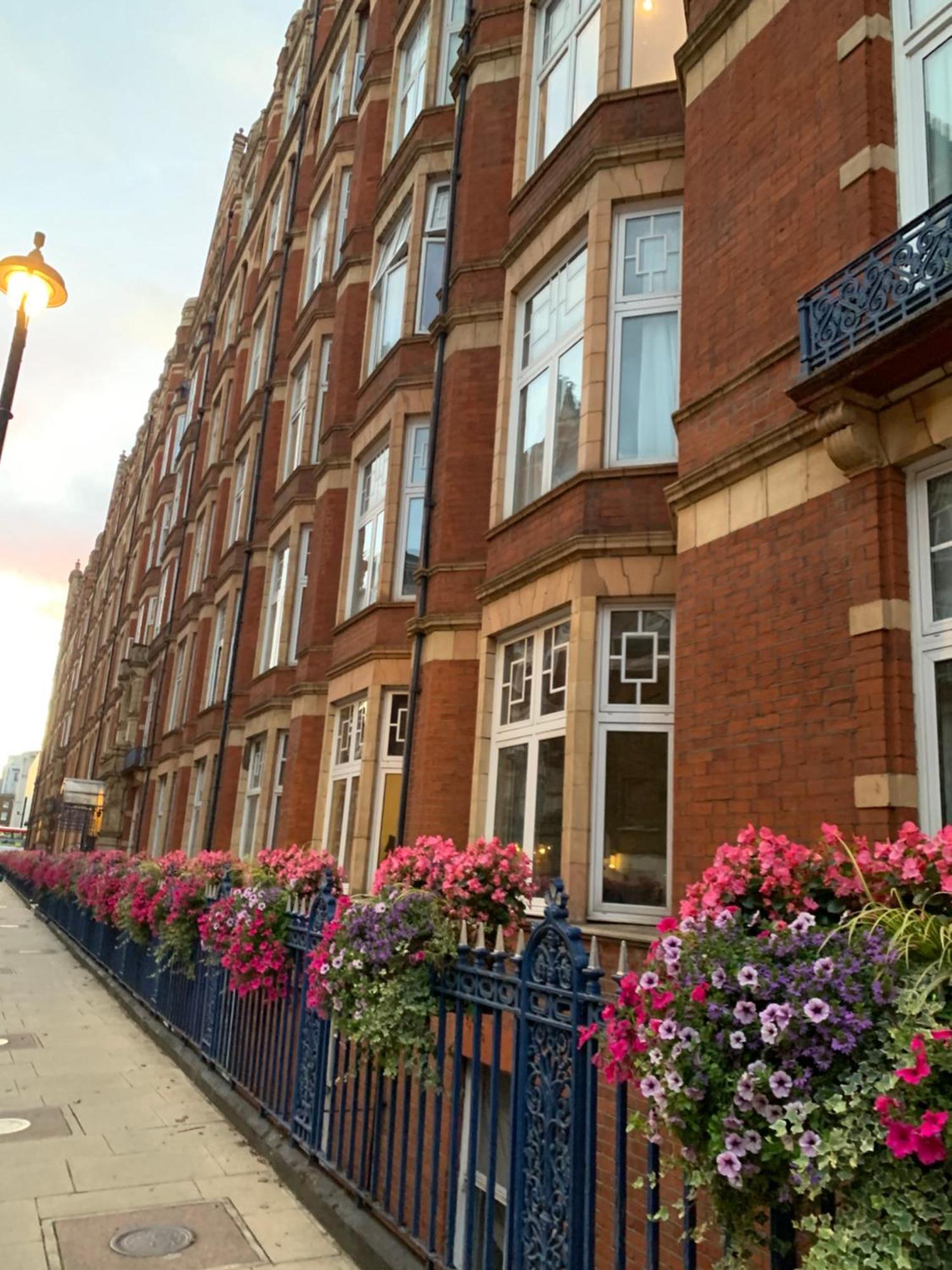 Baker Street 3 Bedroom And 3 Bathroom Fabulous Flat Apartment