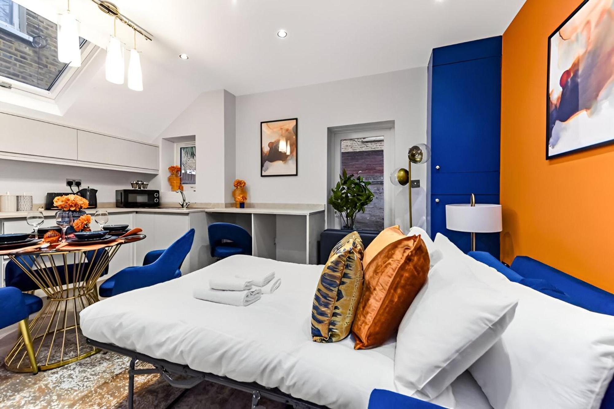 Apartment Palatial Style House Secs To Lovely River Walk London