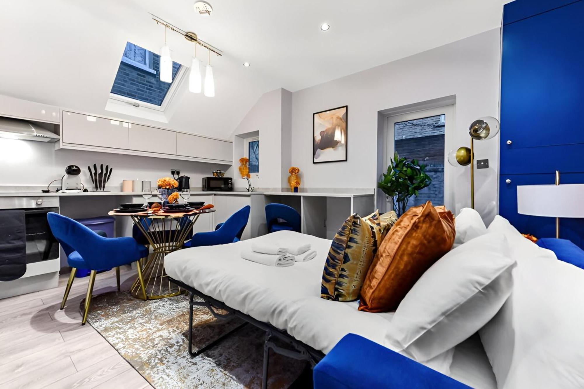 Palatial Style House Secs To Lovely River Walk Apartment