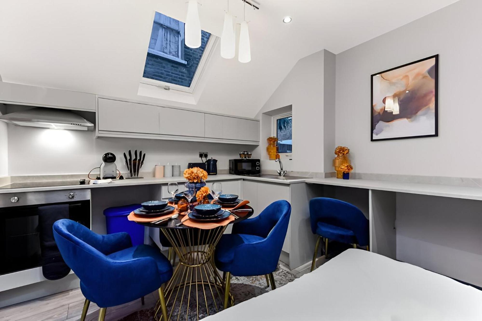 Apartment Palatial Style House Secs To Lovely River Walk