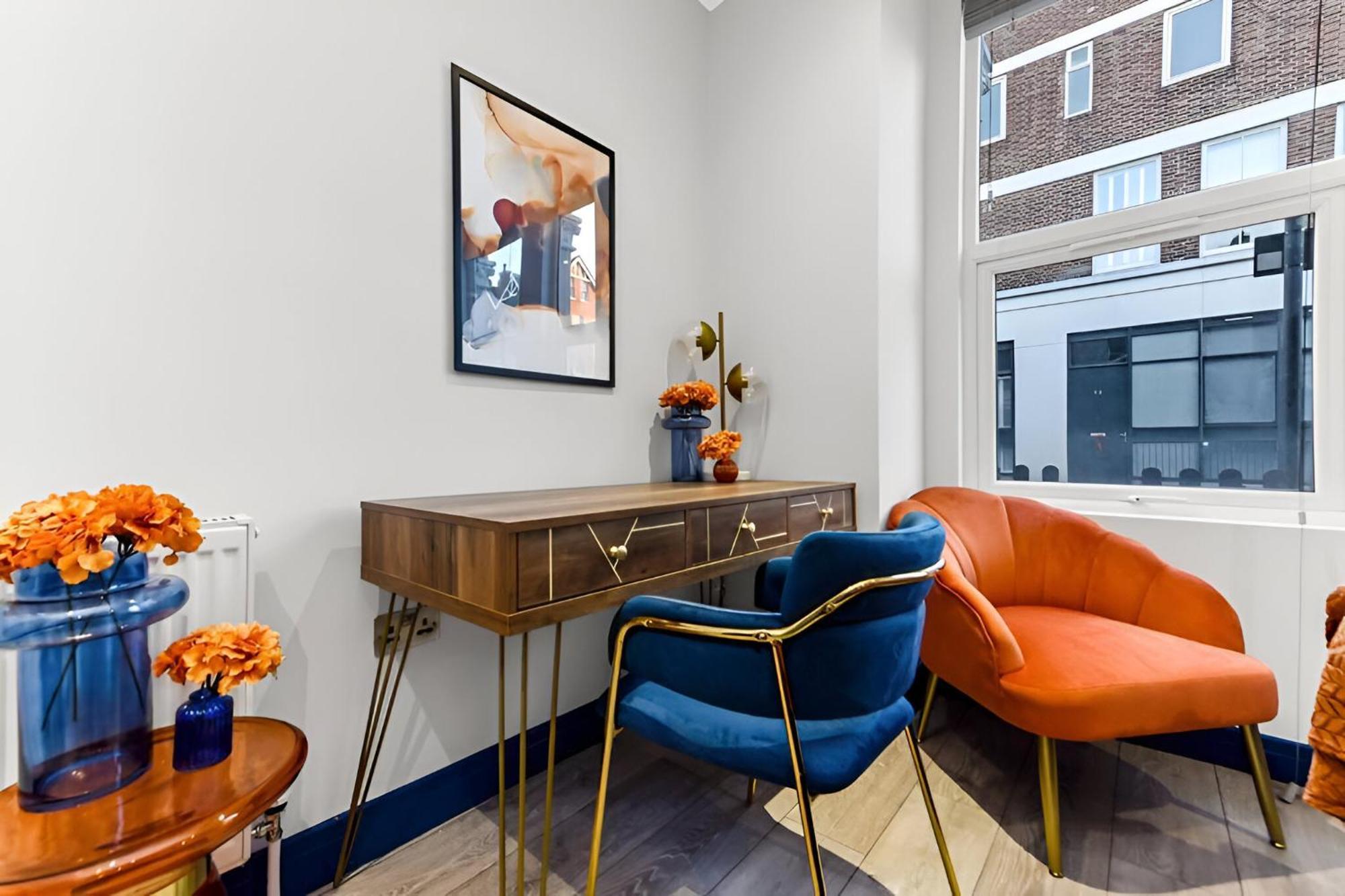 Palatial Style House Secs To Lovely River Walk * London