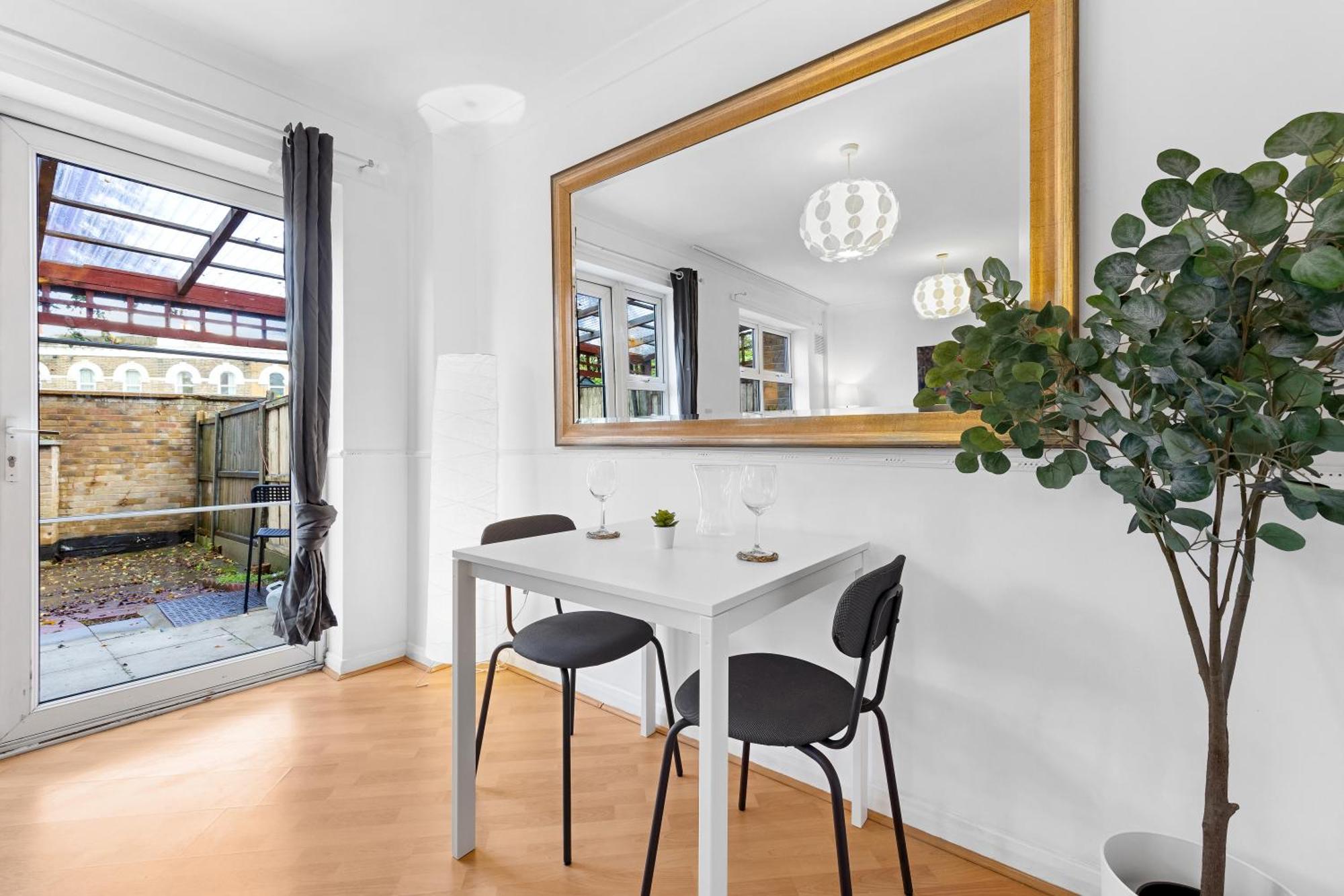 Cozylease 3-bed Canary Wharf Retreat,near Lcy Holiday home