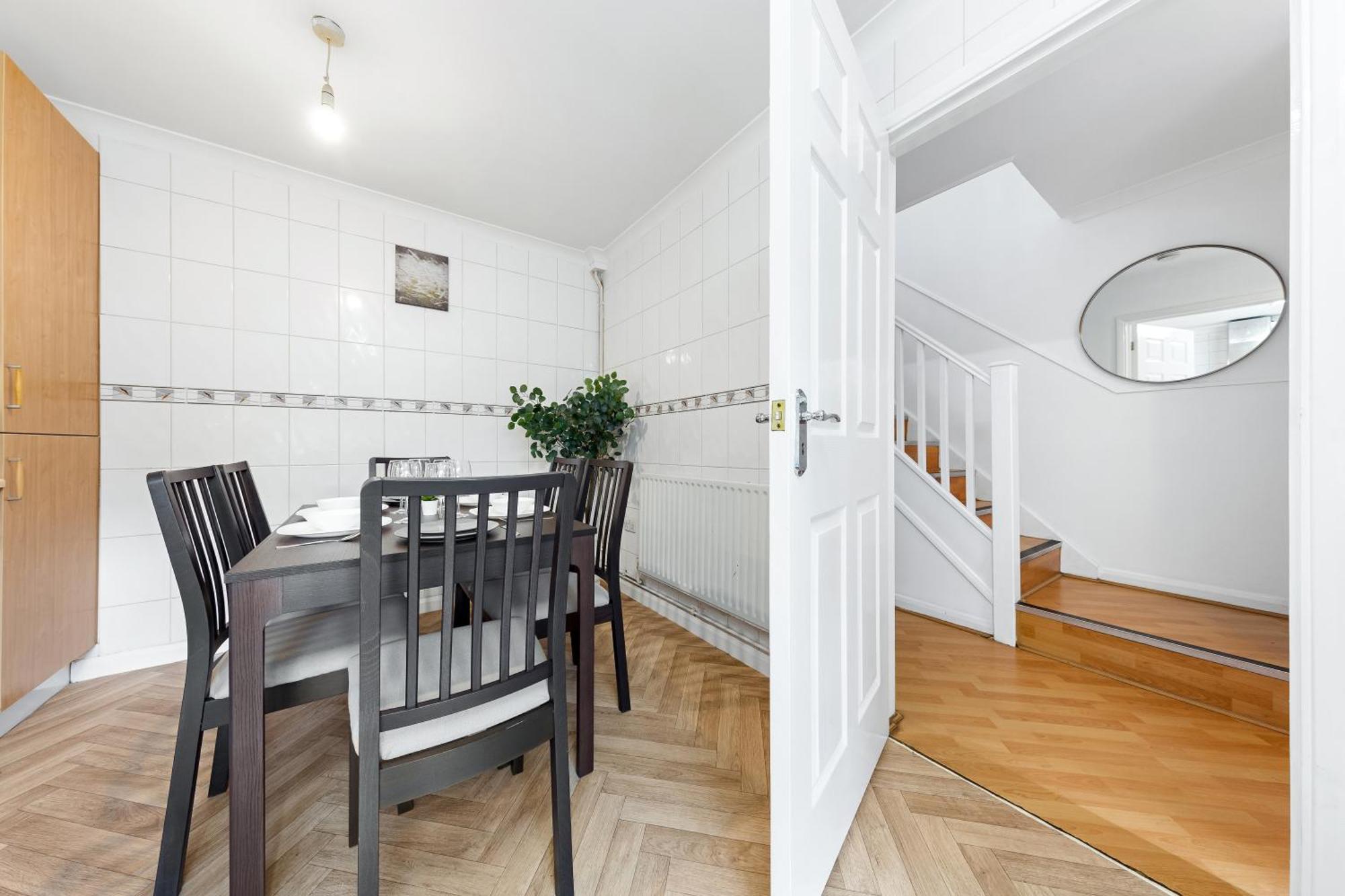 Cozylease 3-bed Canary Wharf Retreat,near Lcy