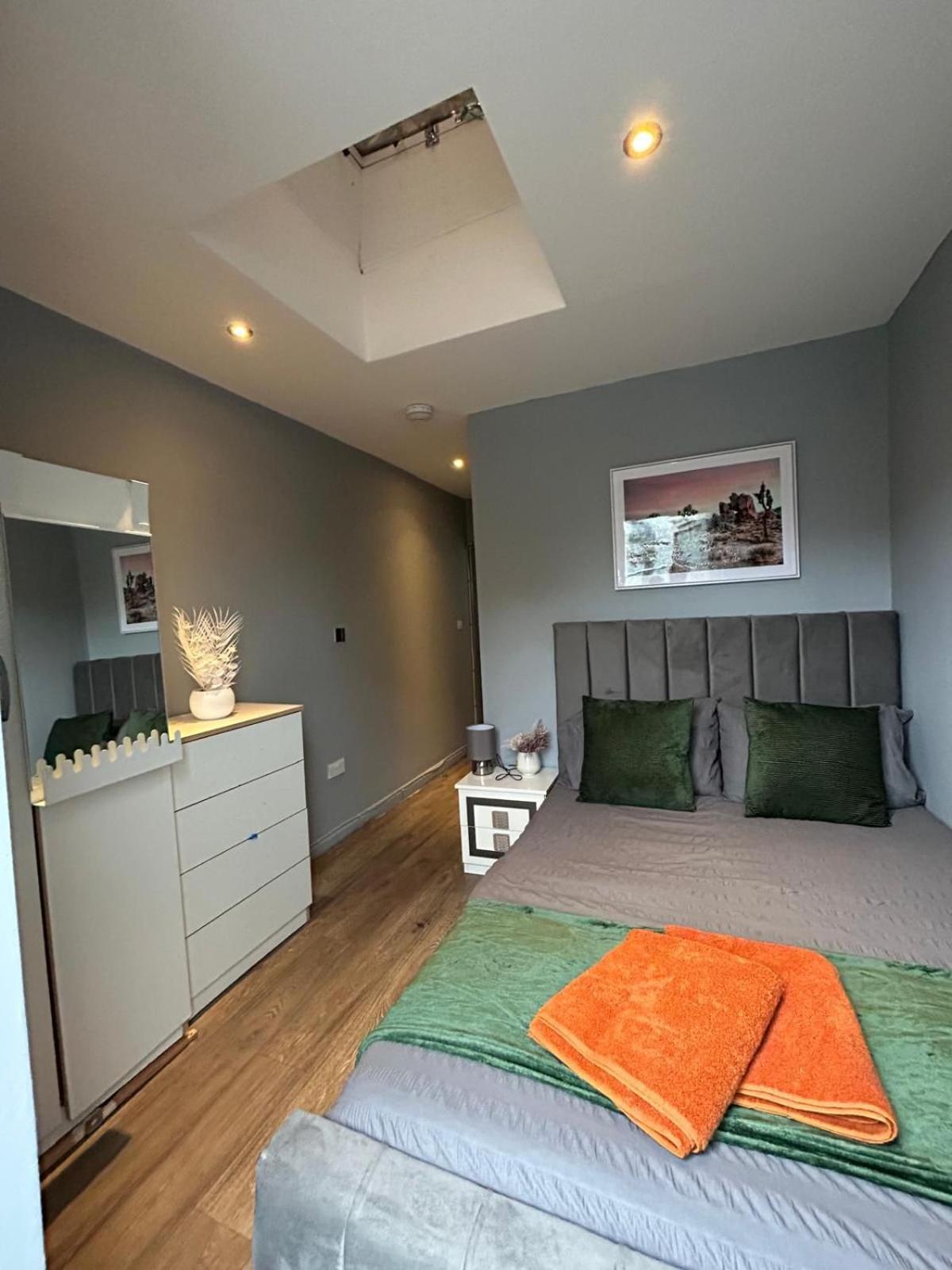 Appartement 2 Bedroom Flat In Euston 2 Mins Away From Station, No Lift Londen