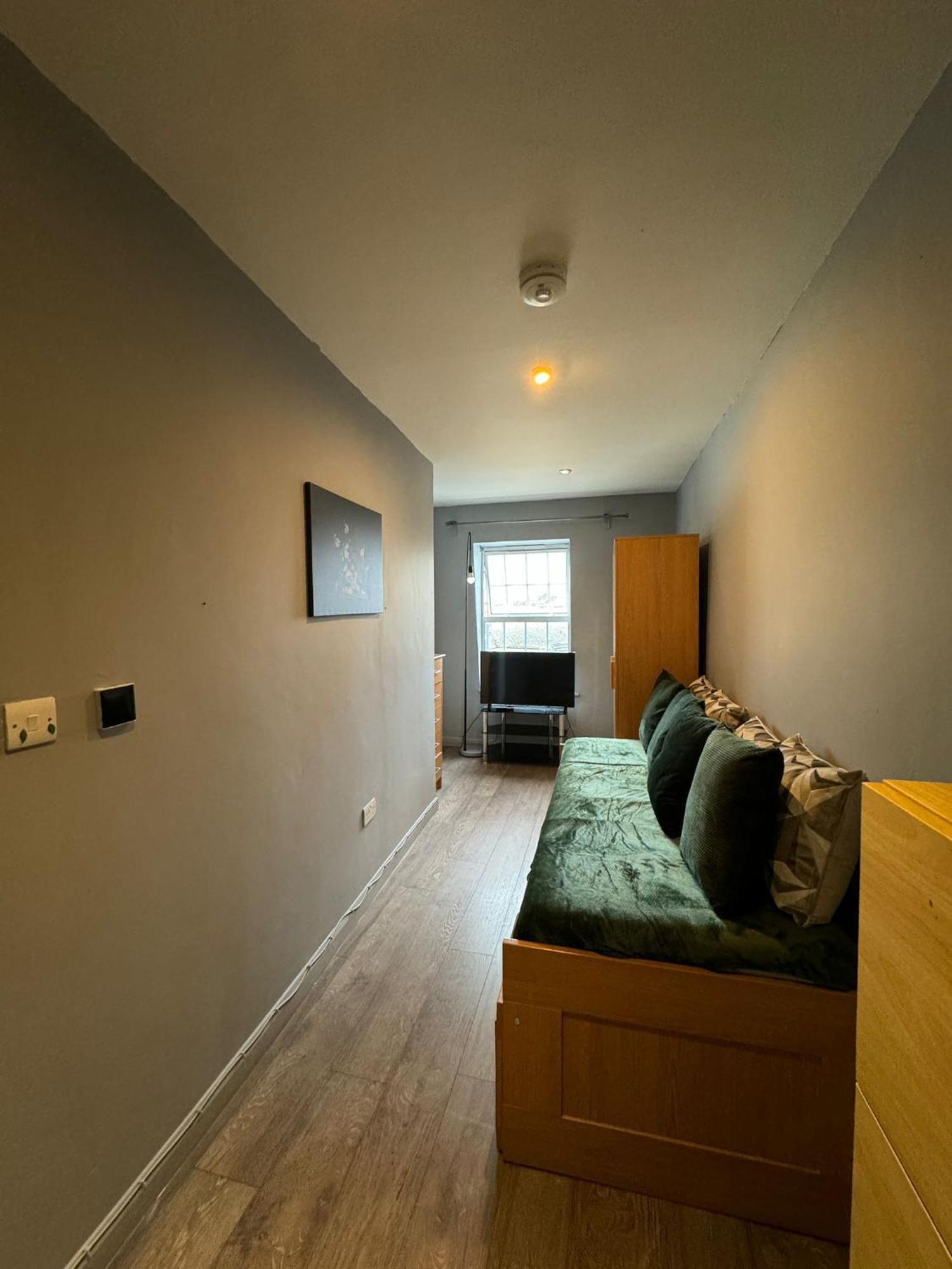 2 Bedroom Flat In Euston 2 Mins Away From Station, No Lift Appartement Londen