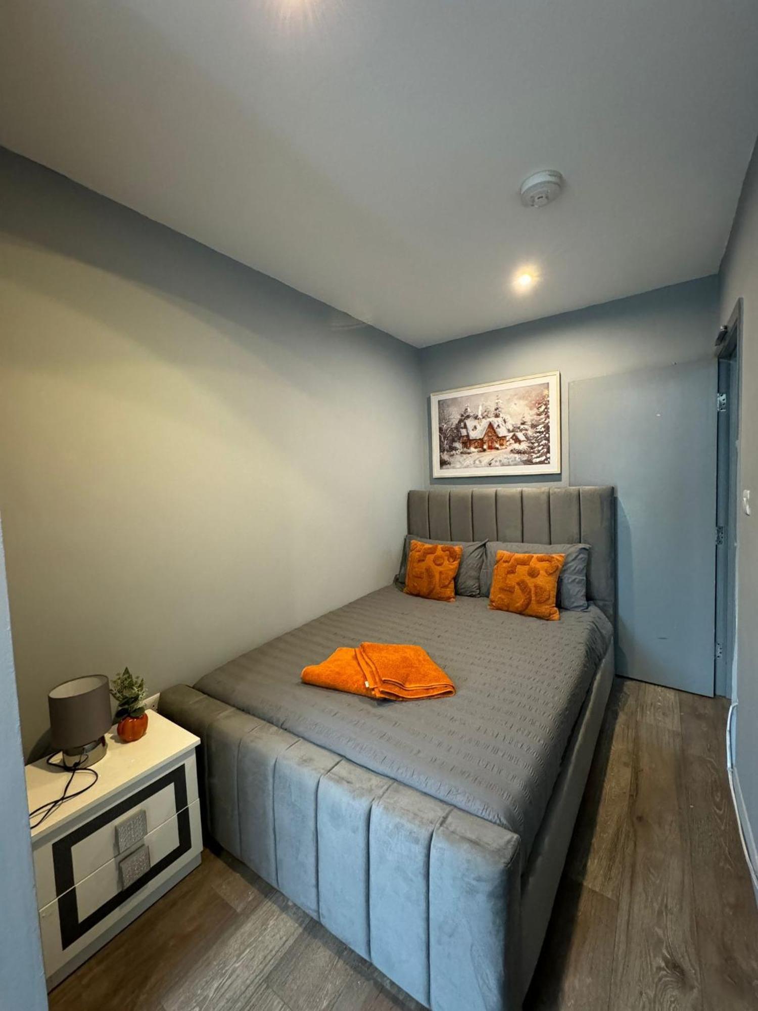 2 Bedroom Flat In Euston 2 Mins Away From Station, No Lift * Londen
