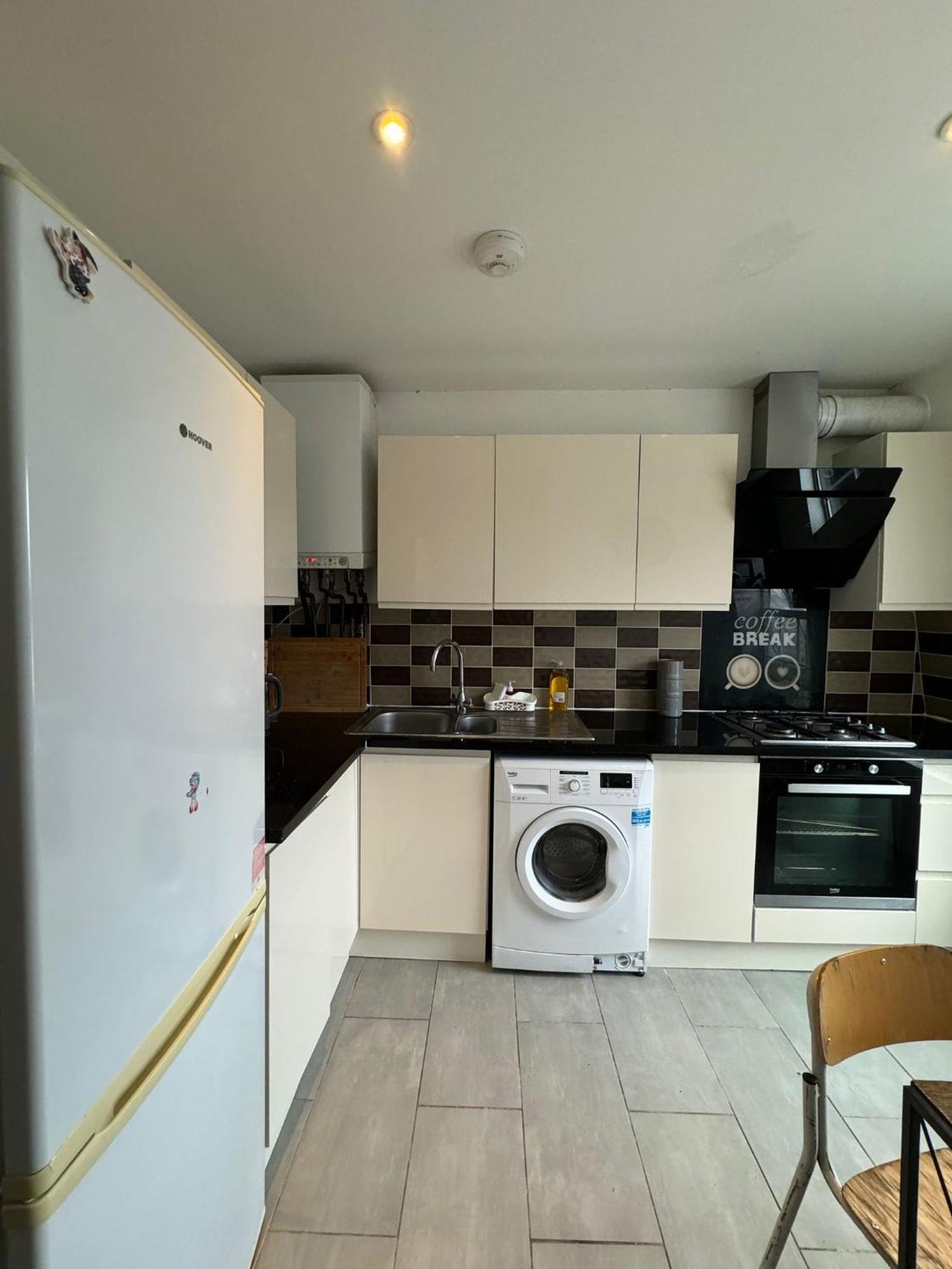 2 Bedroom Flat In Euston 2 Mins Away From Station, No Lift Londen