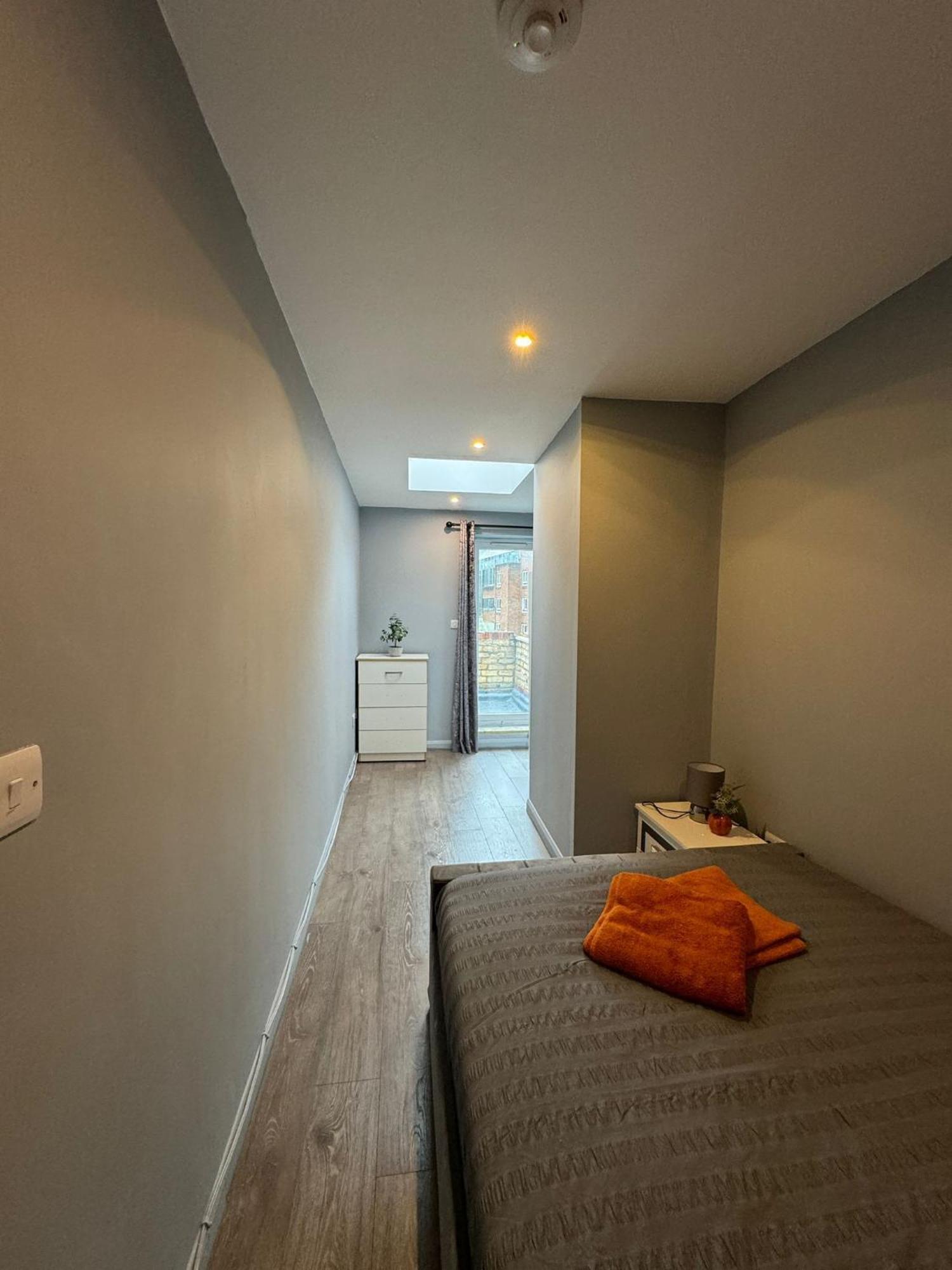2 Bedroom Flat In Euston 2 Mins Away From Station, No Lift Londen