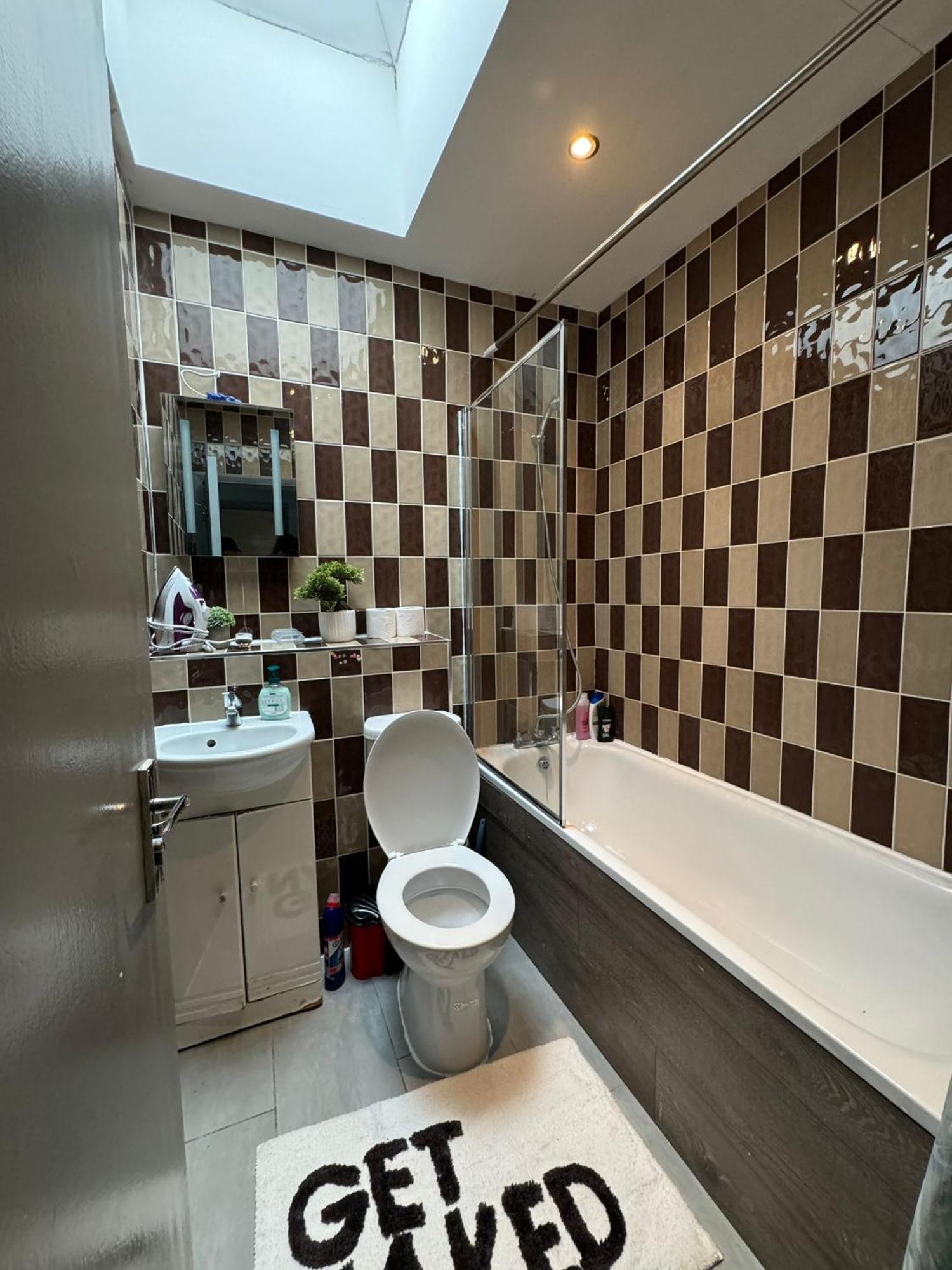 2 Bedroom Flat In Euston 2 Mins Away From Station, No Lift * Londen