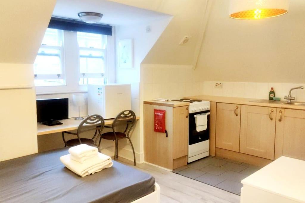 Finchley Road 16 * Londen