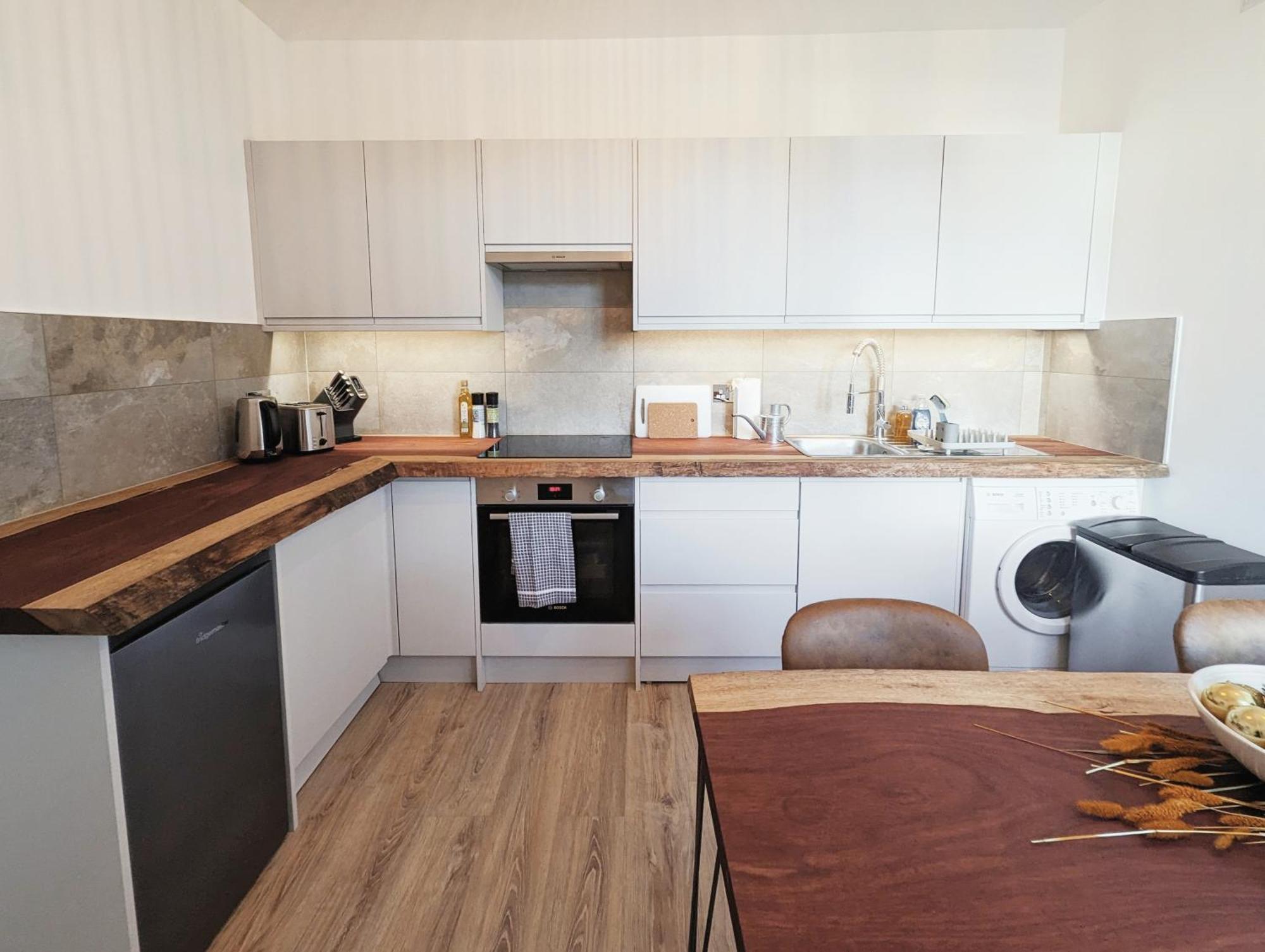 Apartment Stylish 2 Bedroom Flat London