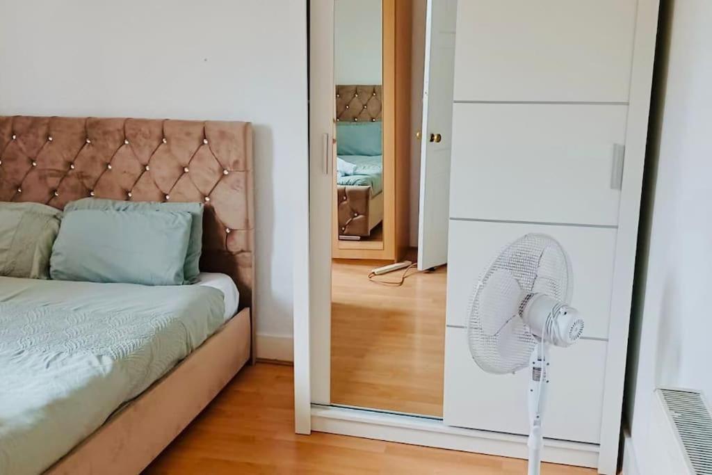 Beautiful 3bd Family With Huge Private Graden Holiday home London
