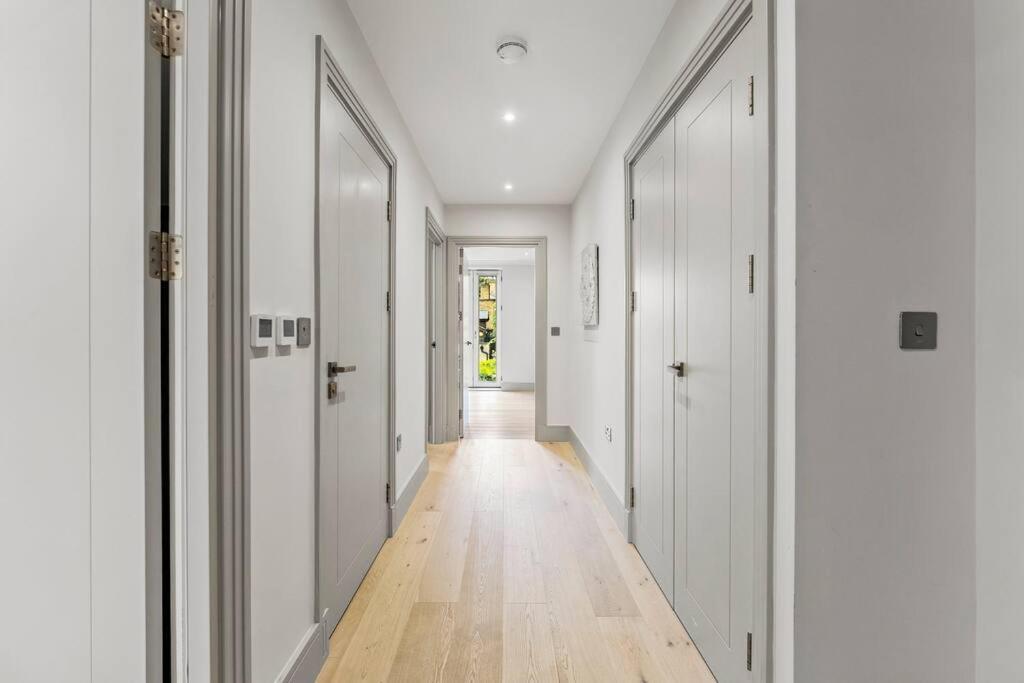 Stunning 2 Bed Flat In - Sleeps 8 -balcony