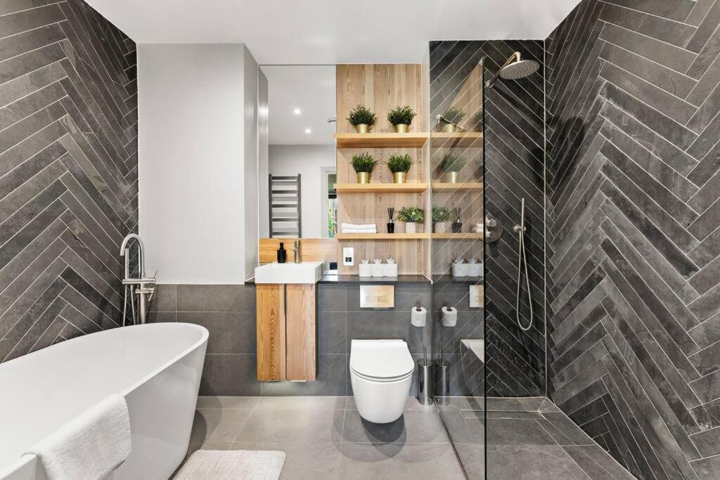 Apartment Stunning 2 Bed Flat In - Sleeps 8 -balcony *