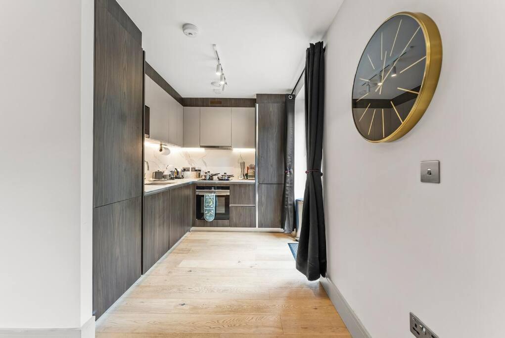 Apartment Stunning 2 Bed Flat In - Sleeps 8 -balcony