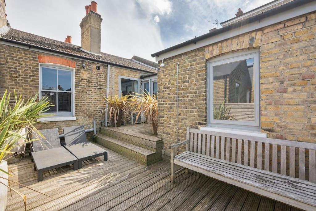 Iconic House In Wandsworth Holiday home London